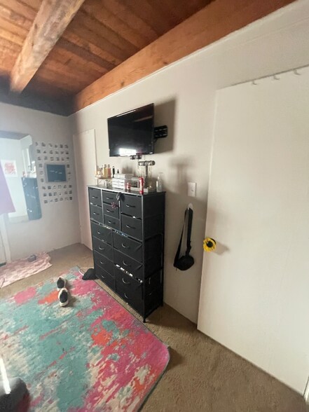 Building Photo - 208 E Starr Ave