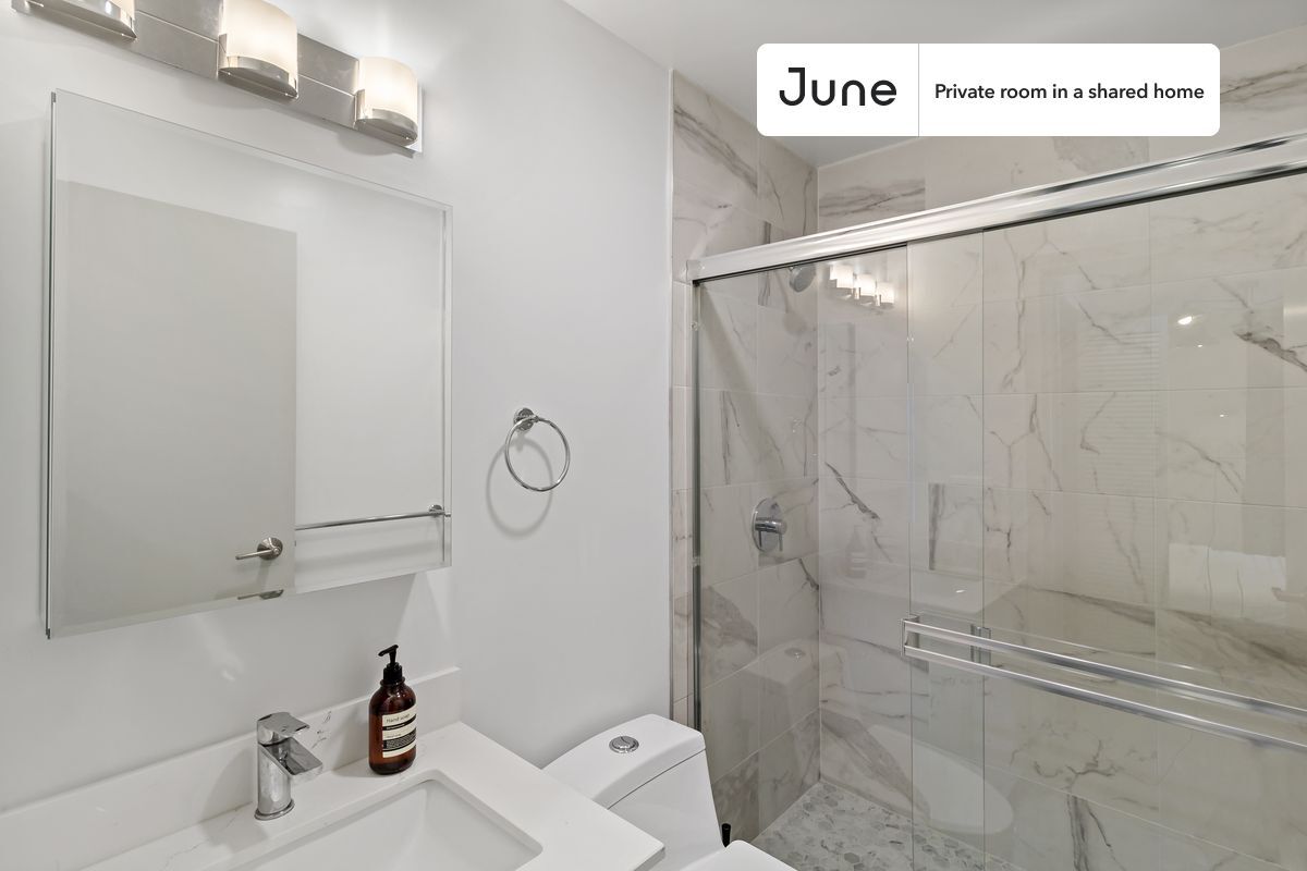 Building Photo - Room in Shared 5 bed/3.5 bath home