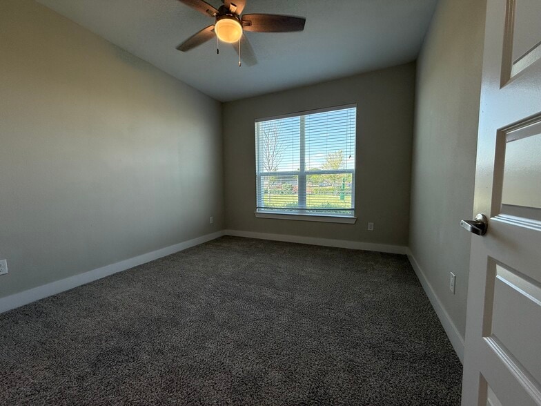 Building Photo - 3144 Gorge Way