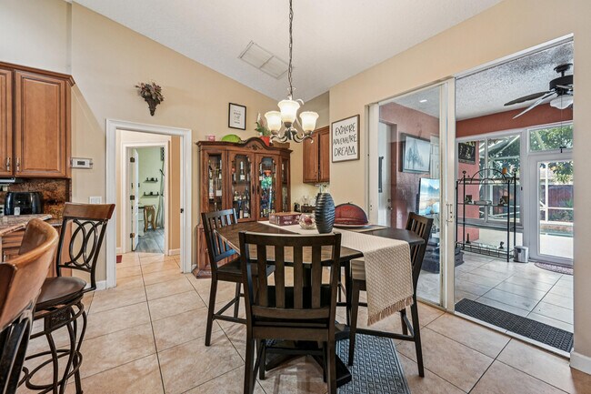 Building Photo - 3044 SW Savona Blvd