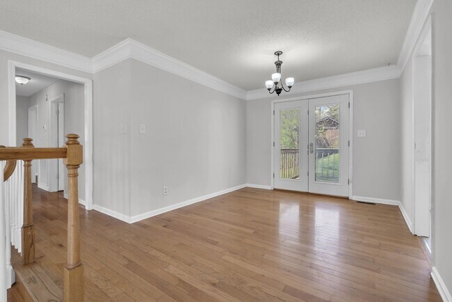 Building Photo - 3 Bedroom 2.5 Bathroom Home!