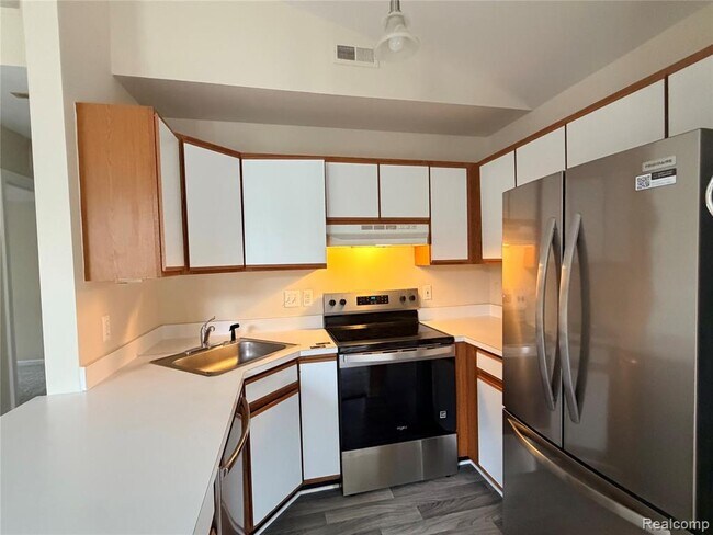 Building Photo - 42779 Lilley Pointe Dr