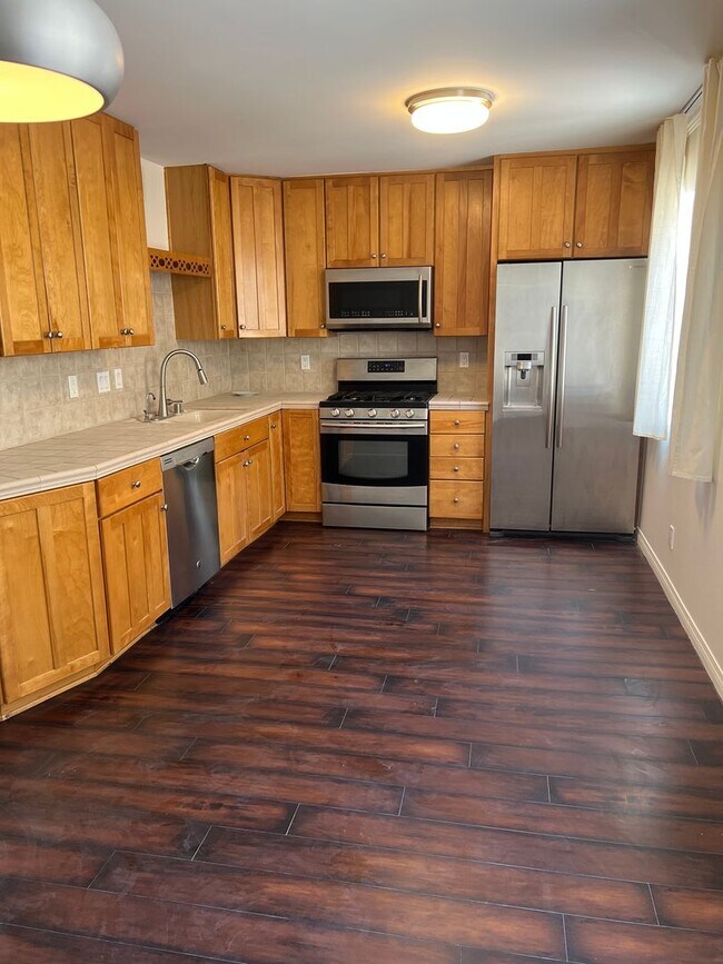 Building Photo - Cabrini 2 bedroom townhome