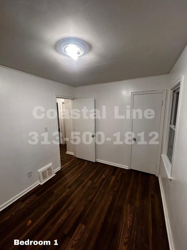 Building Photo - Cute 3 bedroom located on Detroit's East side