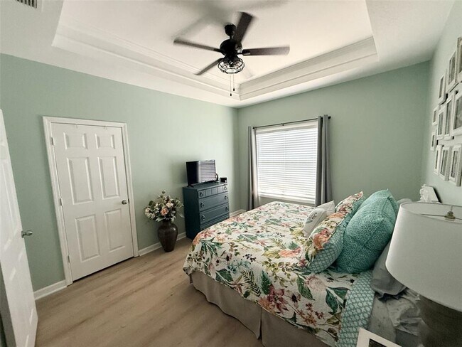 Building Photo - 4802 51st St W