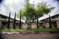 Building Photo - 808 W Stubbs St