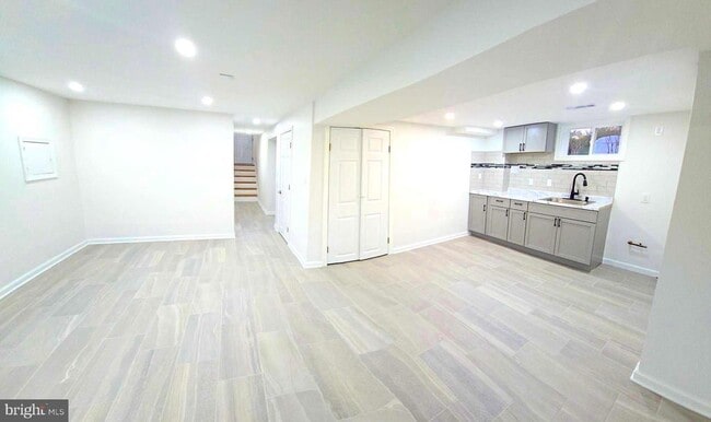 Building Photo - 4813 Lawrence St