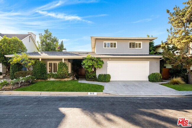 Building Photo - 3115 Dona Susana Dr