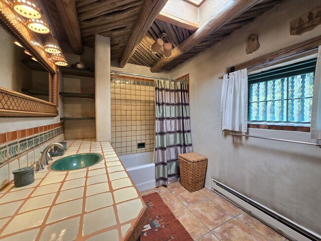 Building Photo - 770 Acequia Madre