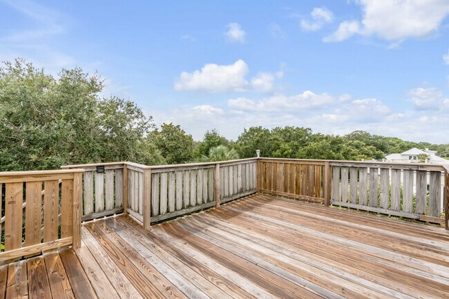 Building Photo - 209 Station 17 St