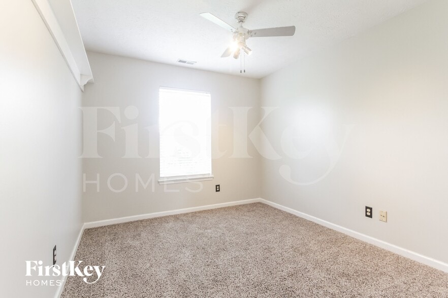 Building Photo - 3360 Yorkshire Dr