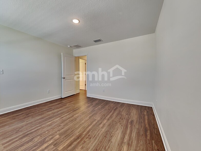 Building Photo - 94 Olivewood Pl