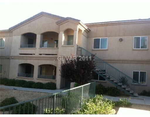 Building Photo - CLEAN, move in ready~GATED and super COMMU...