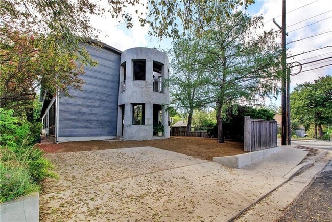 Building Photo - 1308 W N Loop Blvd