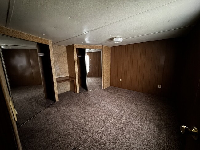 Building Photo - Mobile Home For Rent