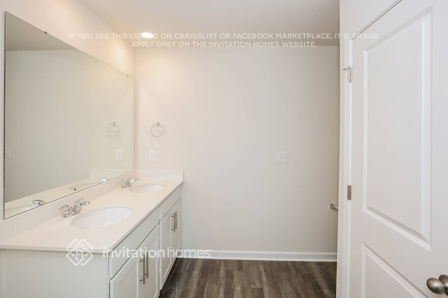 Building Photo - 11561 Brier Vlg Ln
