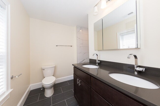 Building Photo - 9-11 Rock Valley Ave