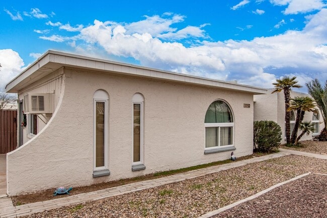 Building Photo - Beautifully updated Ranch Style Home