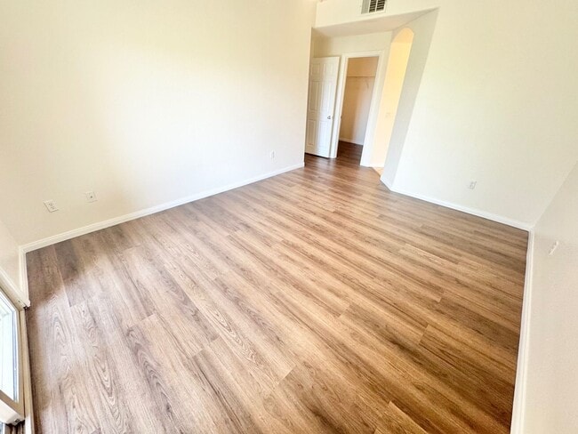 Building Photo - Fully upgraded condo with new flooring, paint, and appliances in Southwest Las Vegas