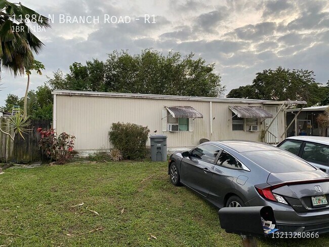 Building Photo - 11884 N Branch Rd