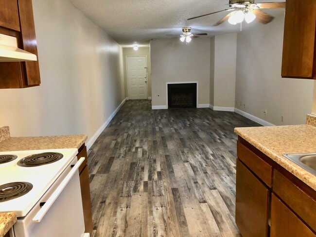 Building Photo - $1,699 Shaw and Minnewawa, 2 Bedroom Duple...