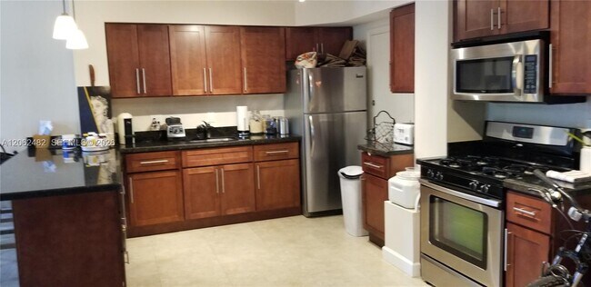 Building Photo - 6886 N Kendall Dr