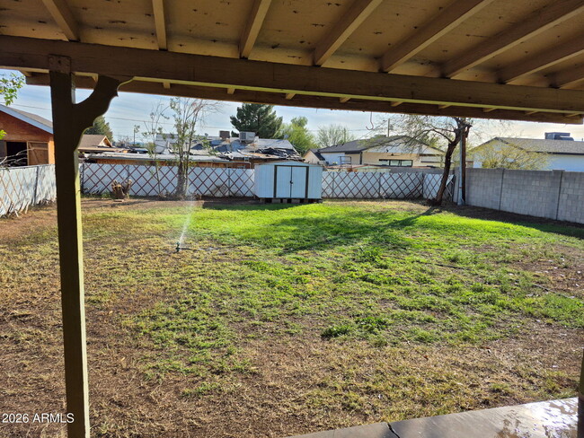 Building Photo - 1423 E Virginia Ave