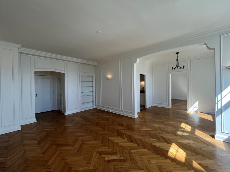 Building Photo - 925 E Wells St