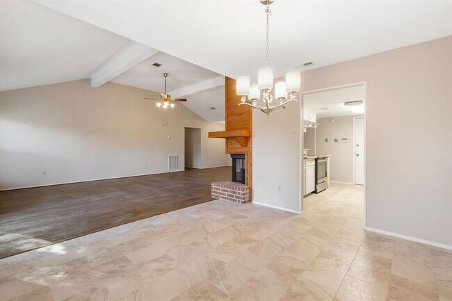 Building Photo - 108 N Deerfoot Cir
