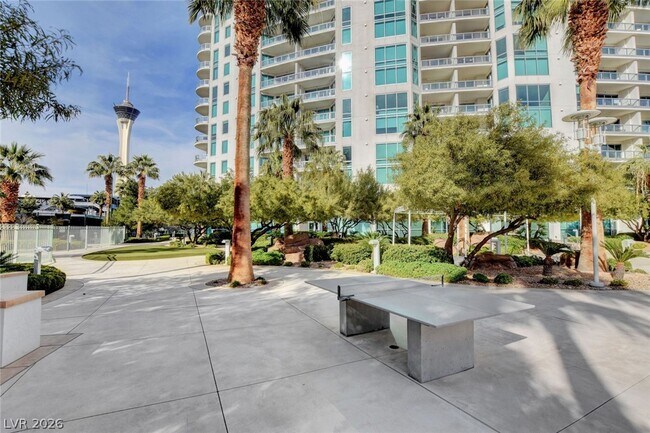 Building Photo - 222 E Karen Ave