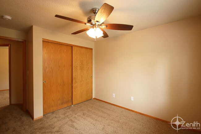 Building Photo - 4706 NE 132nd Pl