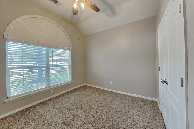 Building Photo - 5219 Whitebridge Ln