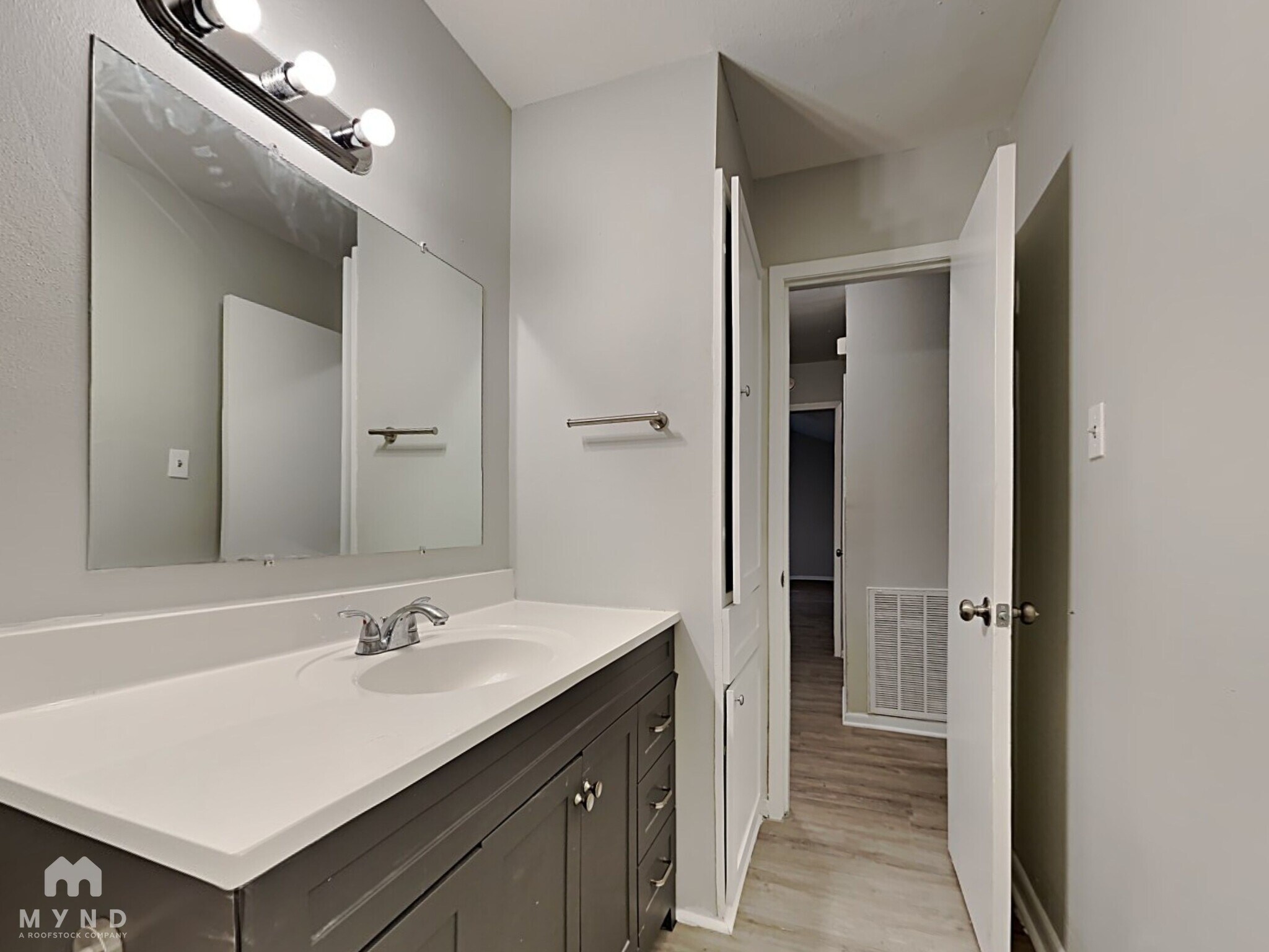 Building Photo - 6127 Heatherbrook Dr