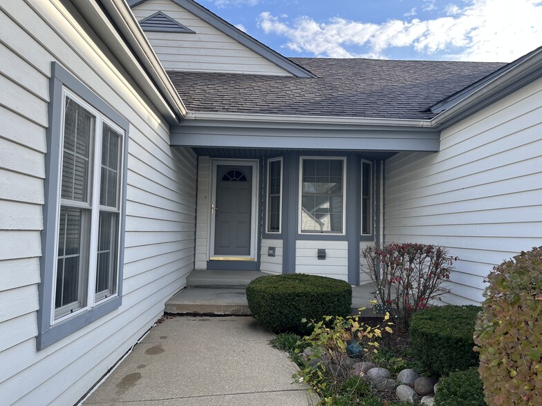 Primary Photo - 1531 Queen Ann Ln