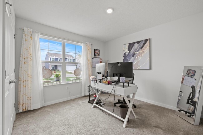 Building Photo - 5969 Hollett Dr S