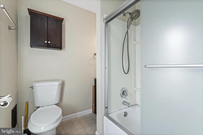 Building Photo - 923 N Main St