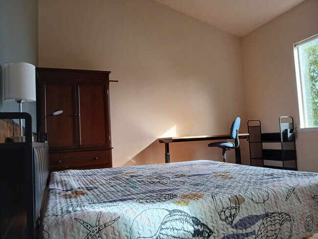 Building Photo - 19105 NE 112th Ave