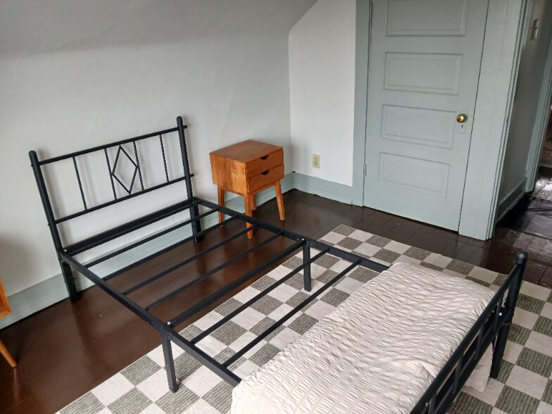 Building Photo - 2461 Fairview Ave