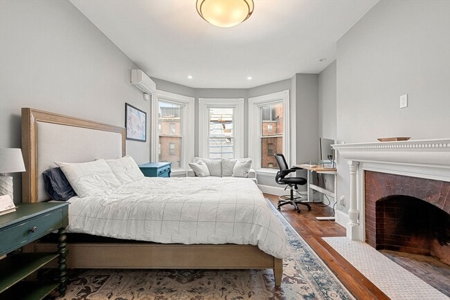 Building Photo - 461 Beacon St