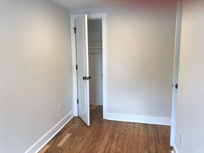 Building Photo - Beautifully renovated townhome in West Che...
