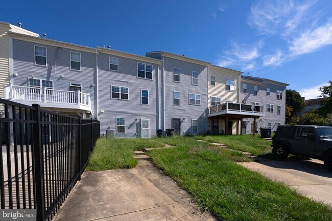 Building Photo - 1830 Webster Pl SE