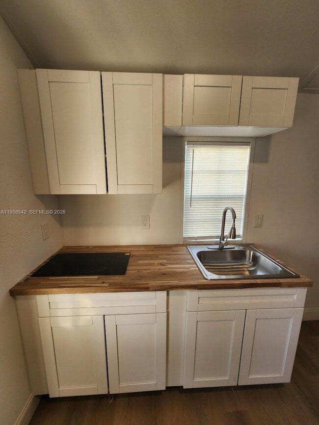 Building Photo - 4222 Hibiscus Cir