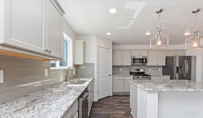 Building Photo - Welcome to this spacious 4 bedroom, 3 bathroom home located in Caldwell, ID.
