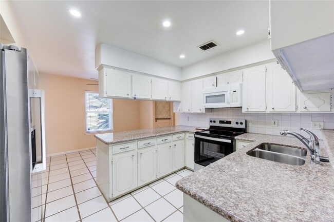 Building Photo - 5711 Weeping Willow Rd
