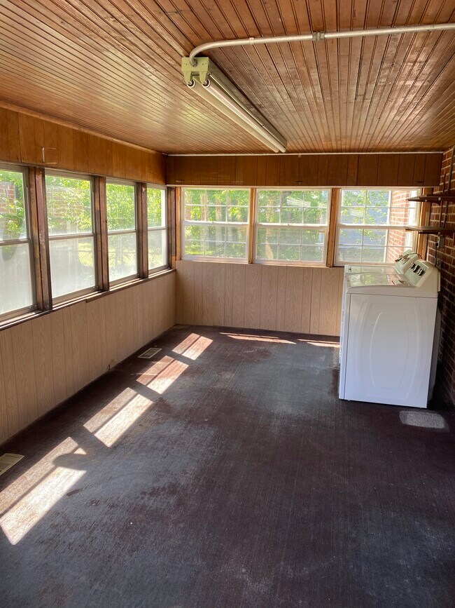 Building Photo - 1627 S Indianapolis Ave