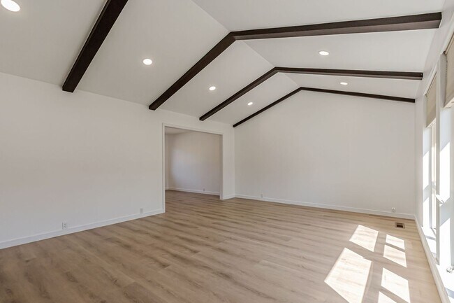 Building Photo - Stunning Updated Home in Almaden Valley