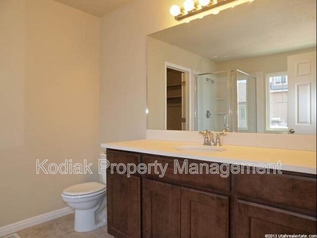 Building Photo - 3325 Redshoulder Dr