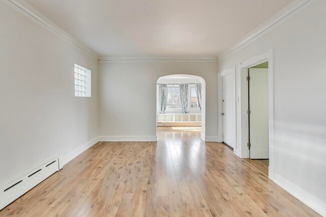 Building Photo - 620 Elgin Ave