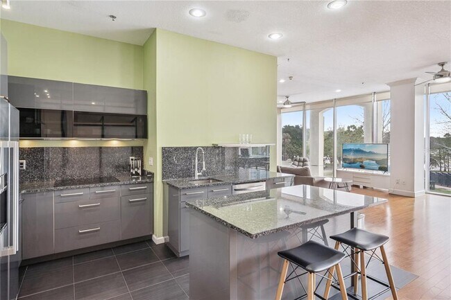 Building Photo - 151 E Washington St