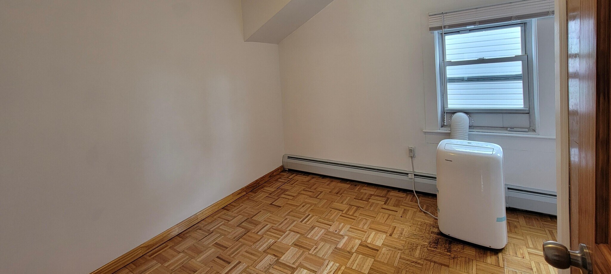 Building Photo - 712 5th St